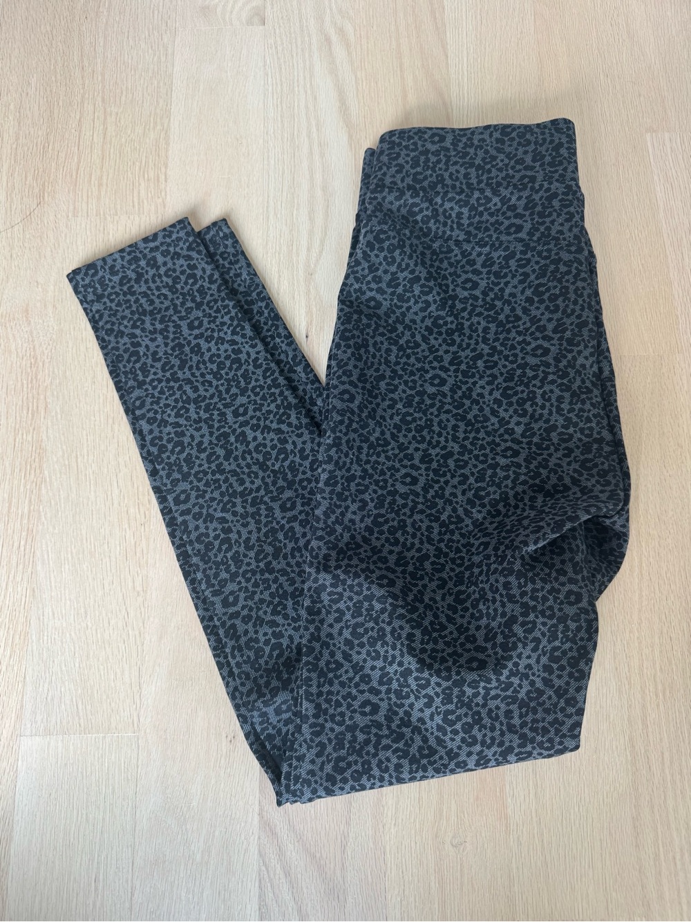 Loft Gray Black Leopard Print Ponte Leggings
Style #574255 NEW Women’s S
